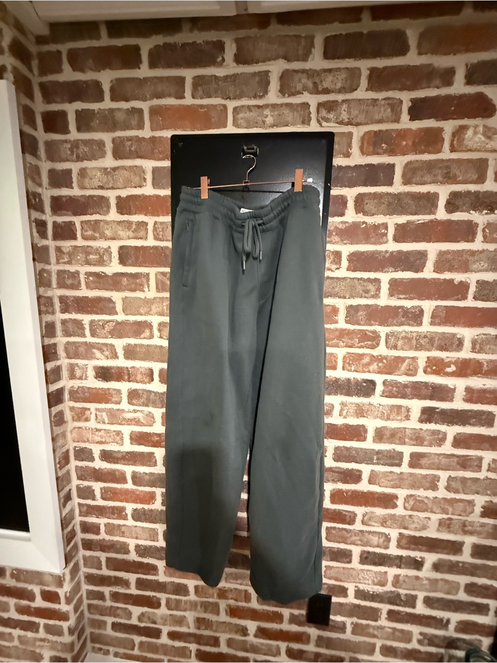 Hollister Men's Drawstring Wide-Leg Sweatpants in Charcoal Gray